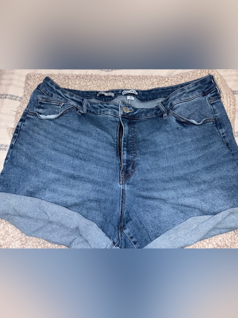 Ava & Viv Mid Wash Denim Roll-Cuff Women’s Shorts